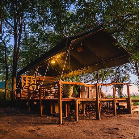 Askiesbos - Samochima Bush Camp Shakawe المظهر الخارجي الصورة