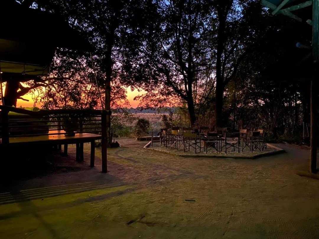Askiesbos - Samochima Bush Camp Shakawe المظهر الخارجي الصورة